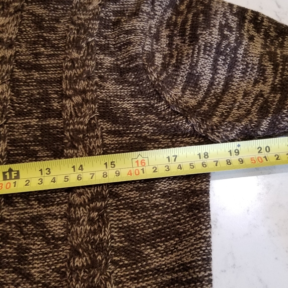 👚 TURTLE NECK SWEATER - Picture 7 of 9